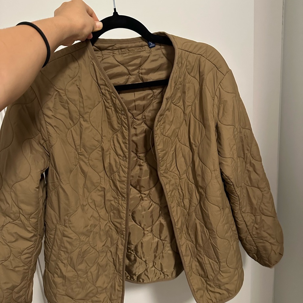 Uniqlo Tan Puffer Jacket with Quilted Design